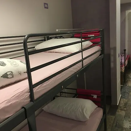 Atmos Luxe Navigli بيت شباب *